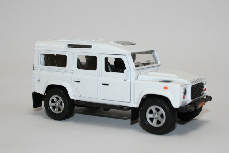 Die Cast Pull-Back Land Rover Defender - White